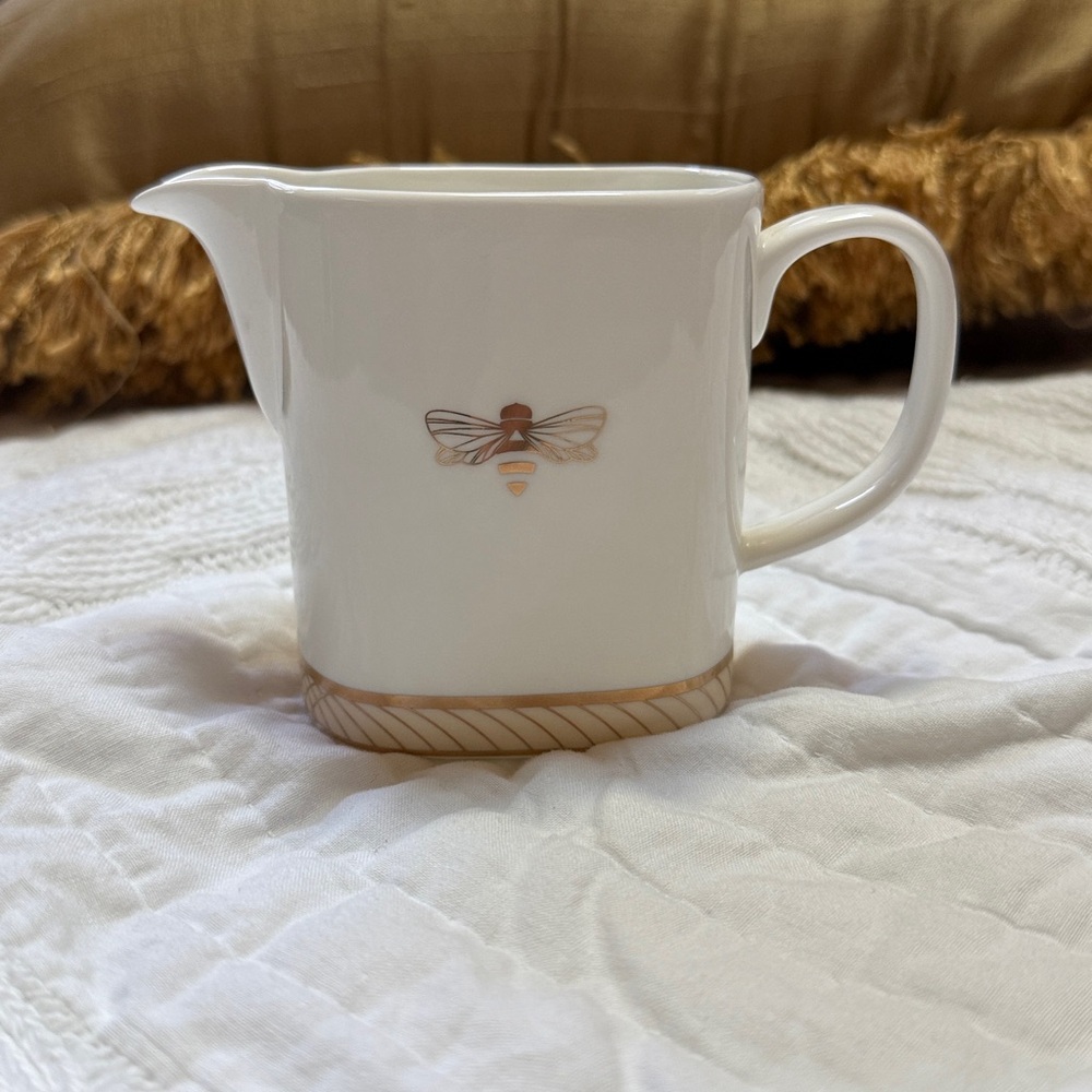 Mary Kay 50th Golden Anniversary Bumblebee Creamer 2013